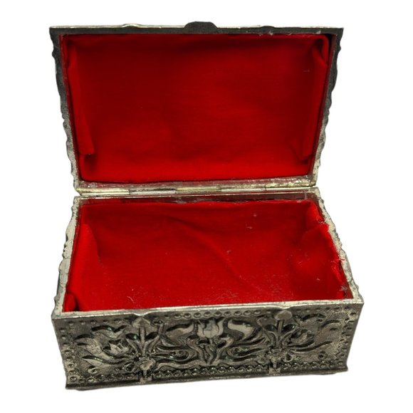 Vintage Jewelry Box with Silver Metal Cladding Tulips and soft Red Felt Lining - Picture 2 of 9